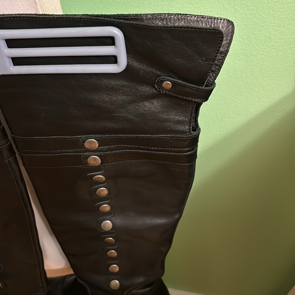 Over the knee black boots with button detail in excellent condition. - Picture 3 of 5